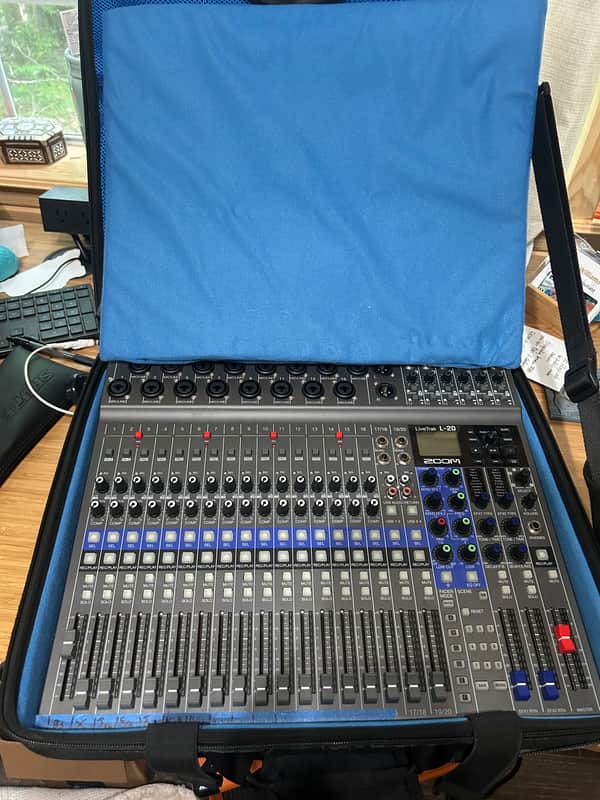 Zoom LiveTrak L-20 Digital Mixer / Recorder 2010s - Grey / Blue image 1