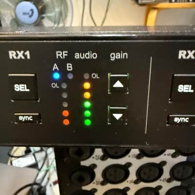 Shure ULX-D DIGITAL WIRELESS MICROPHONE SYSTEM j50A, worldwide shipping image 15