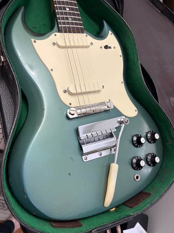 Vintage 1967 Gibson Melody Maker D with Vibrola Pelham Blue Original Case Music City Bridge Savvy