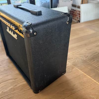 Marshall MG30 DFX Amplifier image 3