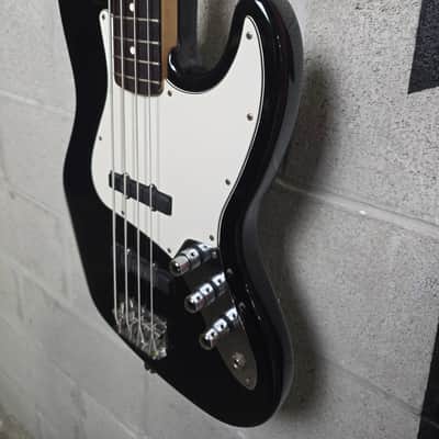 Fender Standard Jazz Bass with Rosewood Fretboard 1999- Bartolini Pick Ups- Black image 4