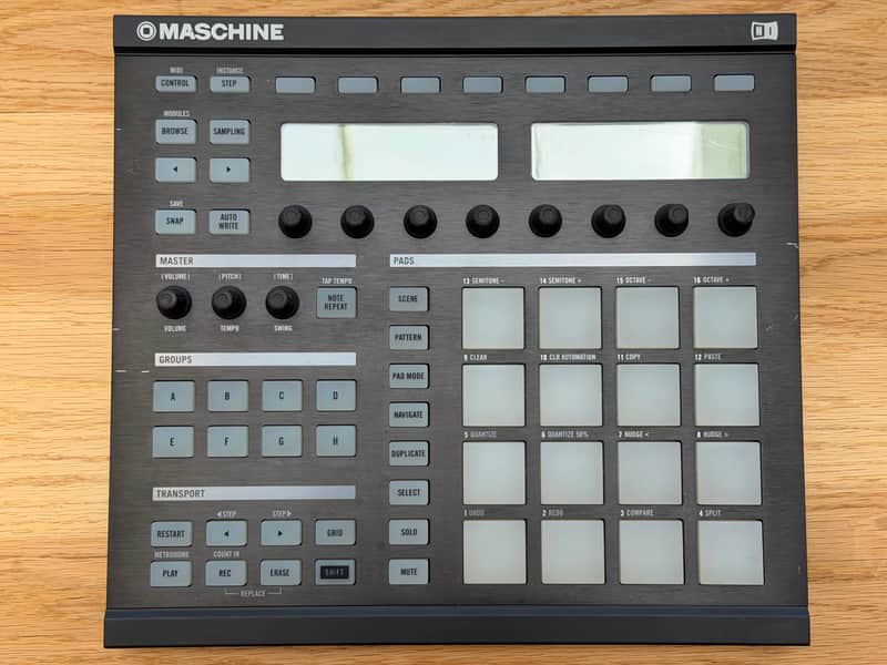Native Instruments Maschine 2000s - Black image 1