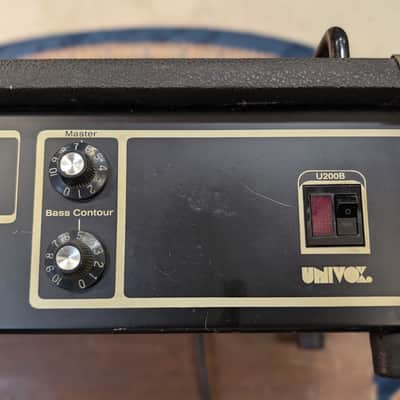 Univox U200B Bass amp head image 2