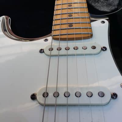 Vintage 1988 Fender Stratocaster & Case image 5