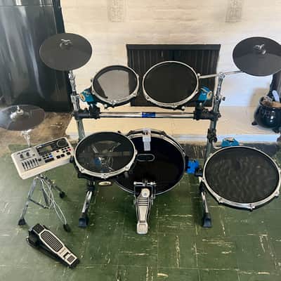 Traps Drum Kit, Alesis DM10 Custom Accoustic/Electric 2025 - Black/Chrome with Blue Accents image 9