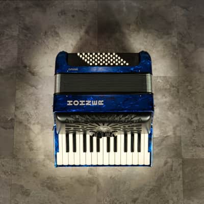 Hohner Bravo II 48 Accordion - Pearl Blue (BR48BLUE) image 3