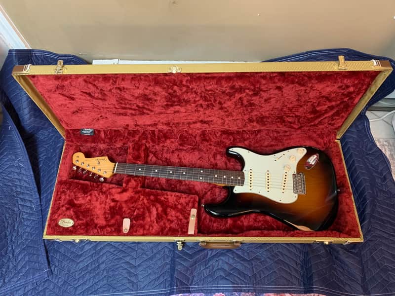 Fender Road Worn '60s Stratocaster 3-Color Sunburst All Nitro Finish Strat with Tweed Case