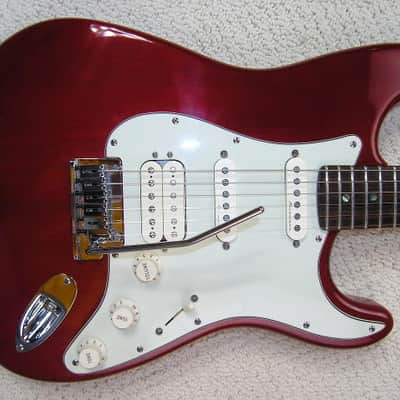 Fender Deluxe Stratocaster HSS 2000 - Candy Apple Red image 4