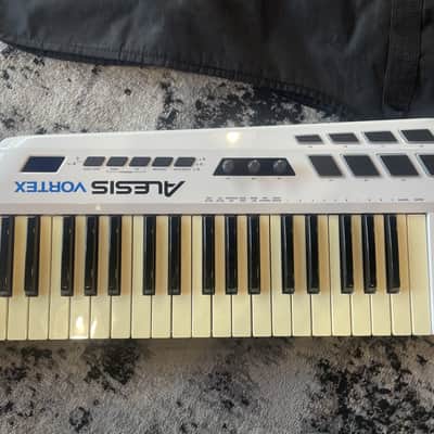Consignment Alesis Vortex 1 w/Fender Gig Bag (S.Kennedy) image 3