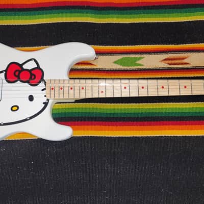 Squier Hello Kitty Stratocaster 2024 - 2025 - White image 11