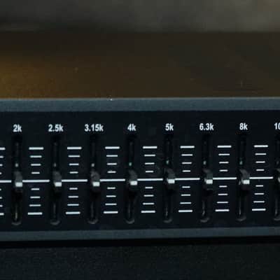 dbx 131 Single Channel 31-Band Graphic Equalizer 2000s BLACK image 2