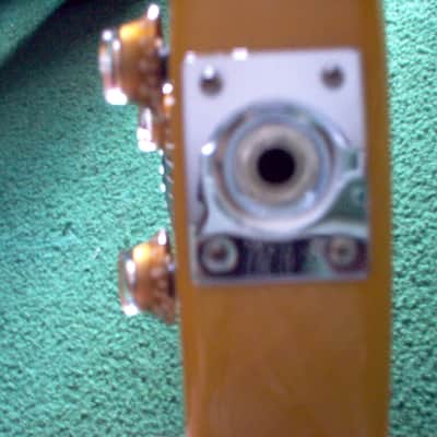 Vintage VR100 TV Yellow image 6