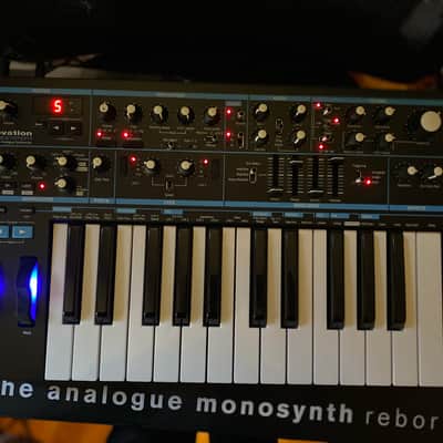 Novation Bass Station II 25-Key Monophonic Synthesizer 2013 - Present - Black