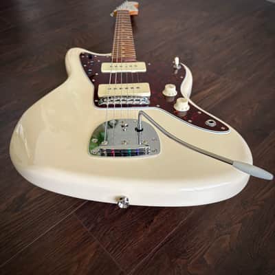 Fender Vintera '60s Jazzmaster Olympic White with Pau Ferro Fretboard image 11