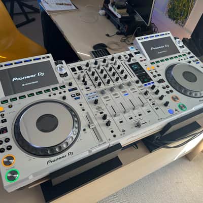 Pioneer Pioneer CDJ-3000-W(2x) + Pioneer DJM-900NXS2-W(1x) + Odyssey FZ Cases Bundle image 8