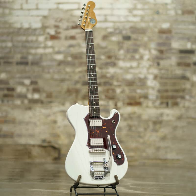 Veritas Portlander 2025, Open Grain Satin White & Carey image 1