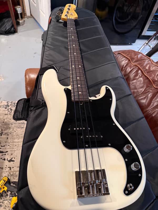 Fender American Professional Precision bass
