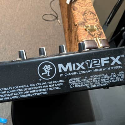 Mackie Mix12FX 12-Channel Compact Mixer with Effects 2015 - Present - Black image 3