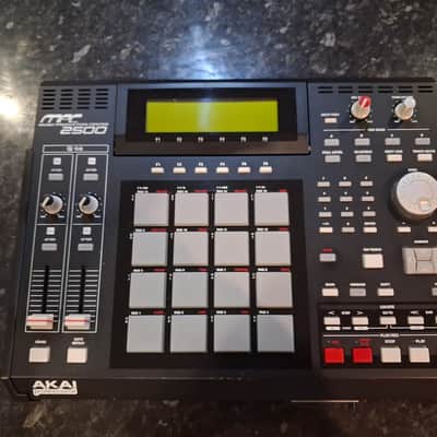 Akai MPC2500 Music Production Center 2005 - 2013 - Black