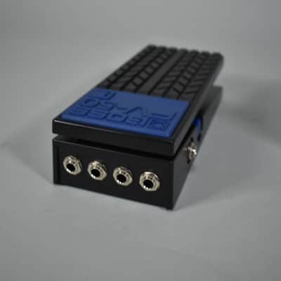 Boss FV50L Stereo Volume Effects Pedal image 4