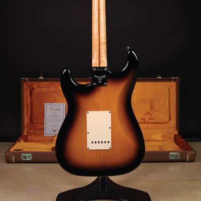 Fender 2004 Custom Shop Custom Classic Player Stratocaster in 2-Tone Sunburst with 3x Lindy Fralin Blues Special Pickups, Premium Ash Body, Lightly Figured Maple Neck, 9.5" Radius, Modern "C" Neck Profile, Sperzel Trim-Lok Tuners & Abalone Dot Inlays image 6
