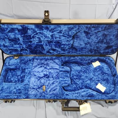 Fender Guitar Case - Stratocaster/Telecaster- Silver/Blue Model #: 0996102324 image 2