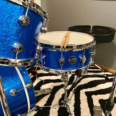 DW Performance Series Drum Set - Blue Sparkle image 6