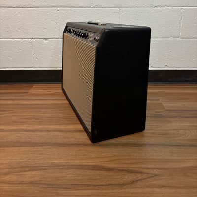Fender Deluxe Reverb 2-Channel 22-Watt 1x12" Guitar Combo 1965 - Black Panel image 2
