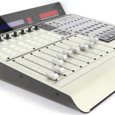 Mackie MCU Pro Universal DAW Control Surface image 4