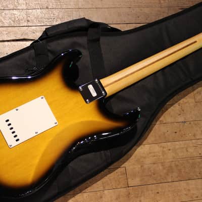 Fender JV Modified '50s Stratocaster HSS 2-Tone Sunburst image 5
