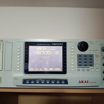 Akai S6000 sampler