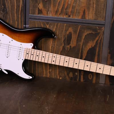 Squier Sonic Stratocaster 2-Color Sunburst image 13