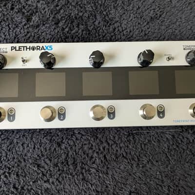TC Electronic Plethora X5 TonePrint Multi-Effects Pedalboard 2020 - Present - White image 3