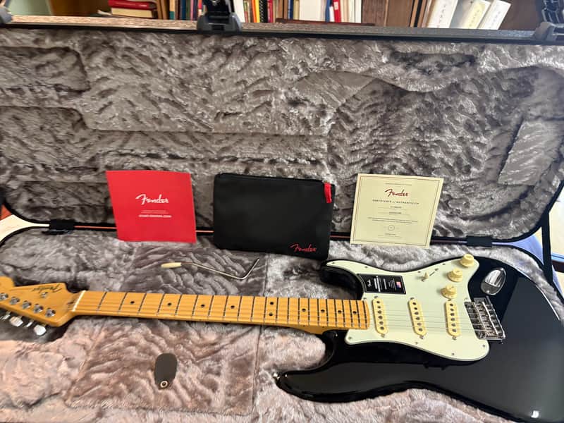 Fender American Professional II Stratocaster with Maple Fretboard 2020 - Present - Black — Fender Vintage 65 pickups