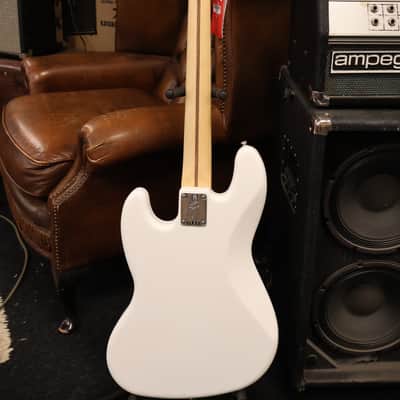 Fender Player Jazz Bass Pau Ferro Fingerboard Polar White image 4