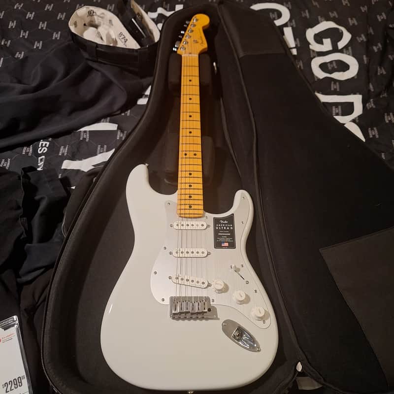 Fender American Ultra II Stratocaster with Maple Fretboard 2024 - Present - Avalanche