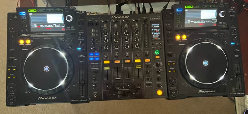 Pioneer CDJ-2000 X 2 with DJM-800 Mixer Black image 1