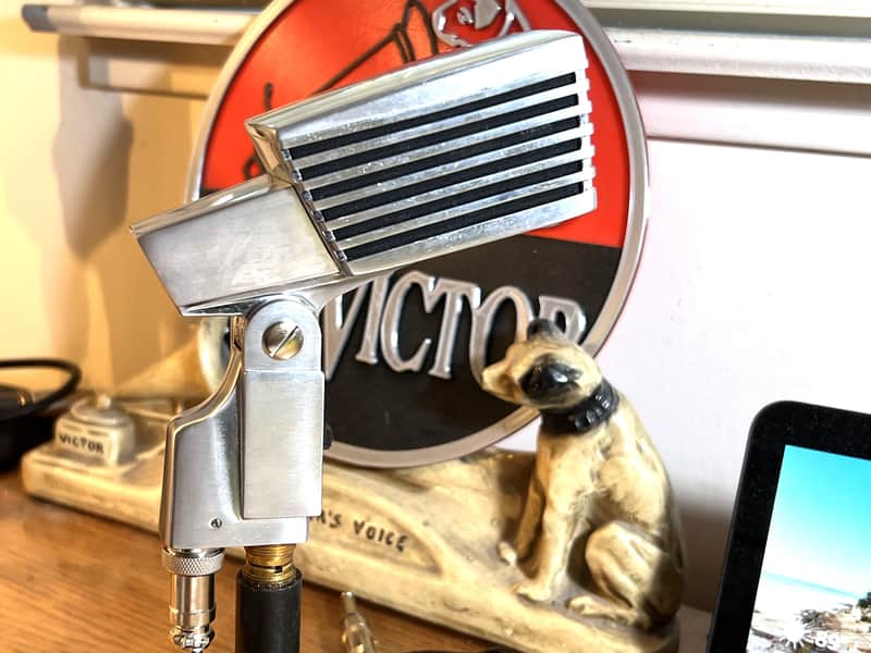 Rare 1960's Lafayette 99-4581 Dynamic Microphone, NOS, works, w/cable & stand image 1