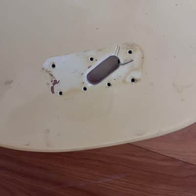 Fender Musicmaster bass 1976 white body original image 4
