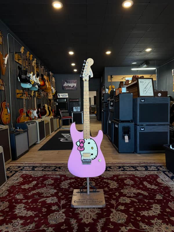 Squier Hello Kitty Stratocaster 2024 - Present - Pink image 1