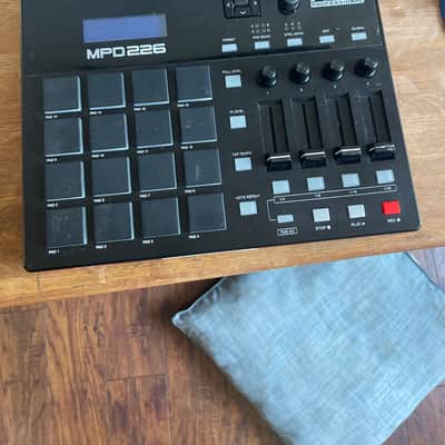 Akai MPD226 2015 - Present - Black image 1