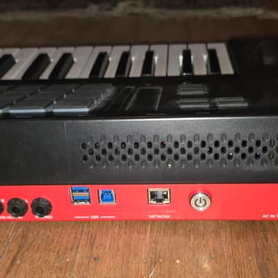 Akai MPC Key 61 Standalone Workstation Synthesizer 2022 - Present - Black image 7