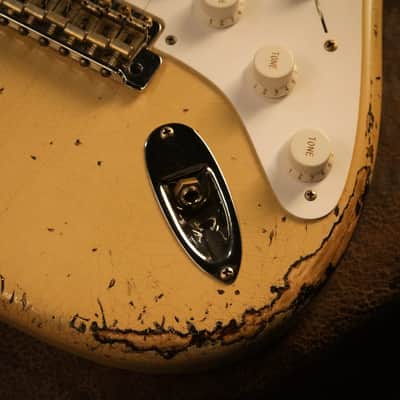 Fender Custom Shop 1954 Stratocaster Heavy Relic in Aged Desert Tan over 2-tone Sunburst image 3