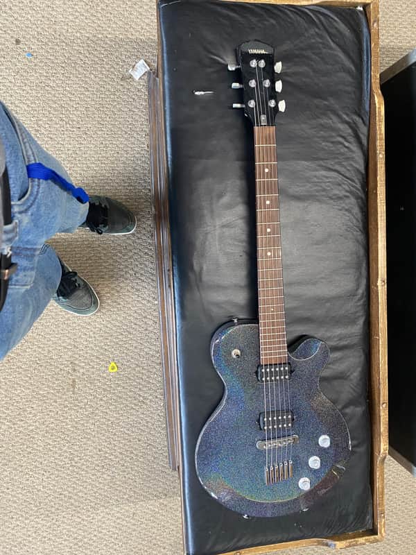 Yamaha AES 820 - Custom sparkle reflective image 1