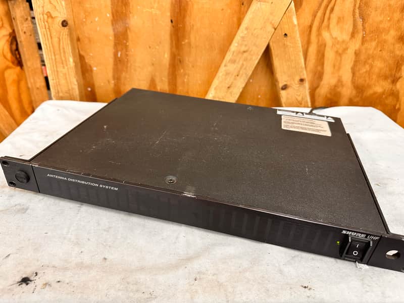 Shure UA845-UA UHF Antenna Distribution System - 782-806 MHz - Working image 1