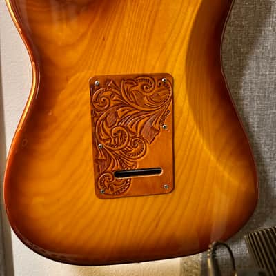 Fender American Deluxe Stratocaster with Maple Fretboard 2004 - 2010 - Amber image 9