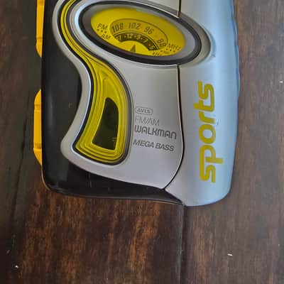 Sony WM-FS111 AM FM cassette walkman 2000s - Yellow gray image 2