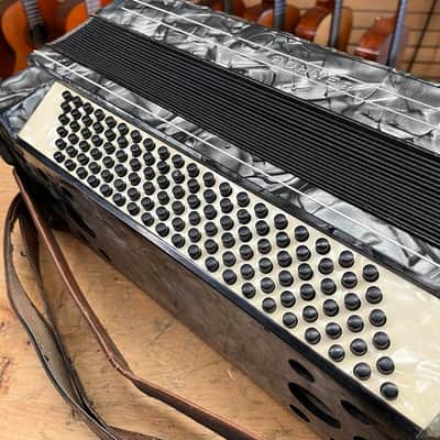 Hohner 41-Key Vintage Accordion image 7