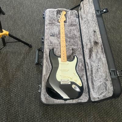 Fender Stratocaster 2017 - Black gloss image 20
