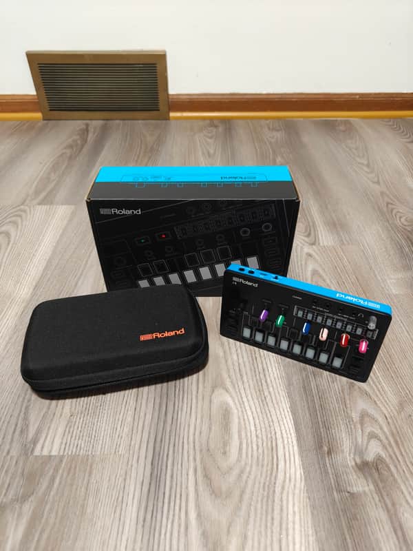 Roland J-6 AIRA Compact Chord Synthesizer